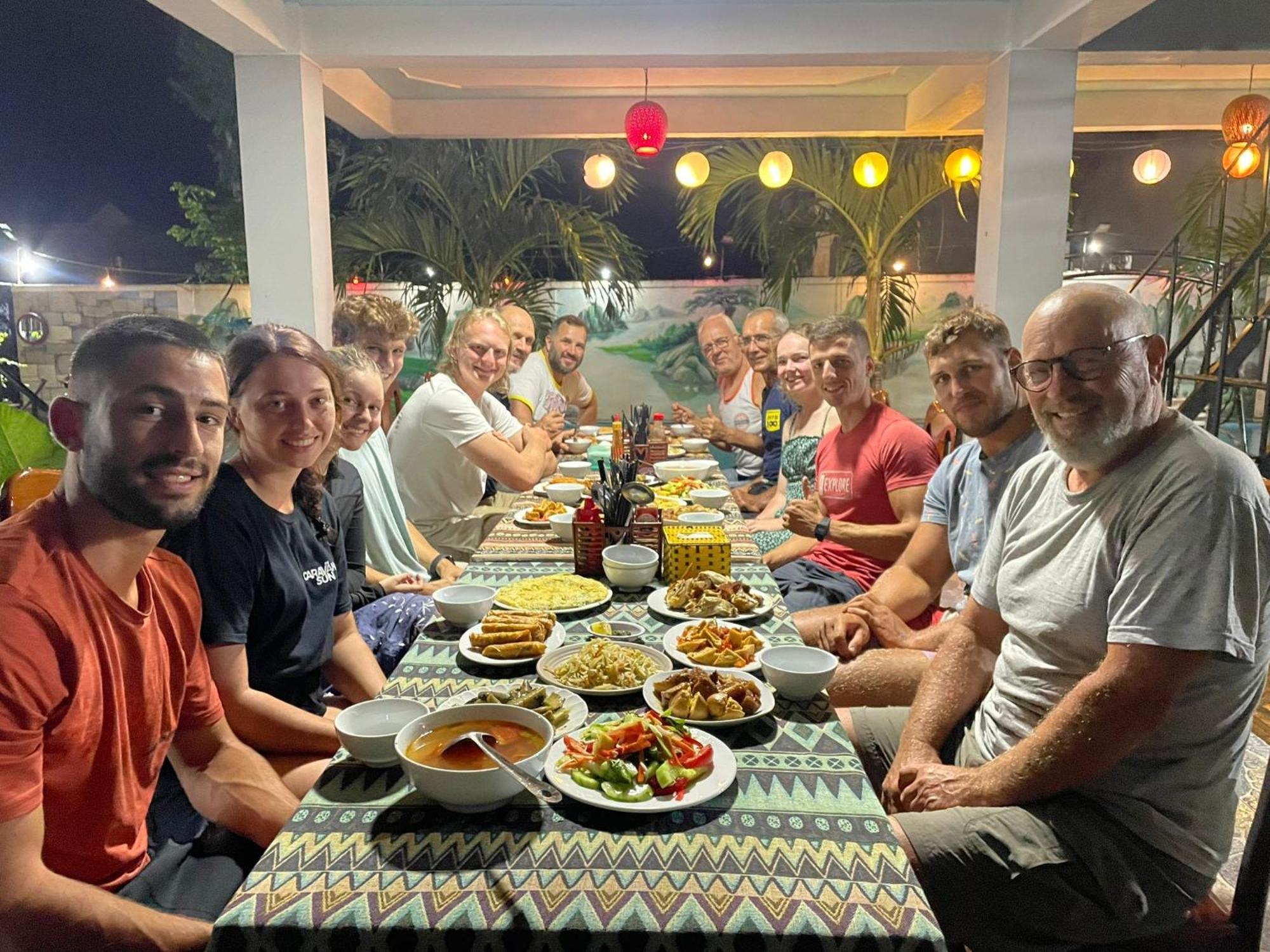 Yolo Pool Bar Villas & Garden Restaurant Phong Nha Exterior foto