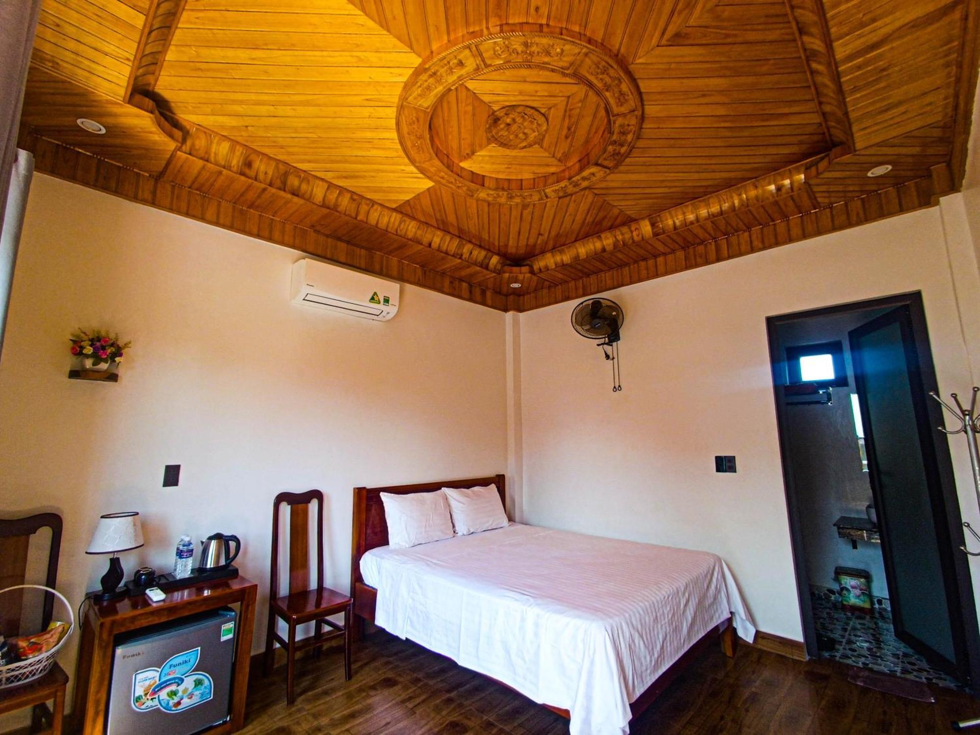 Yolo Pool Bar Villas & Garden Restaurant Phong Nha Exterior foto