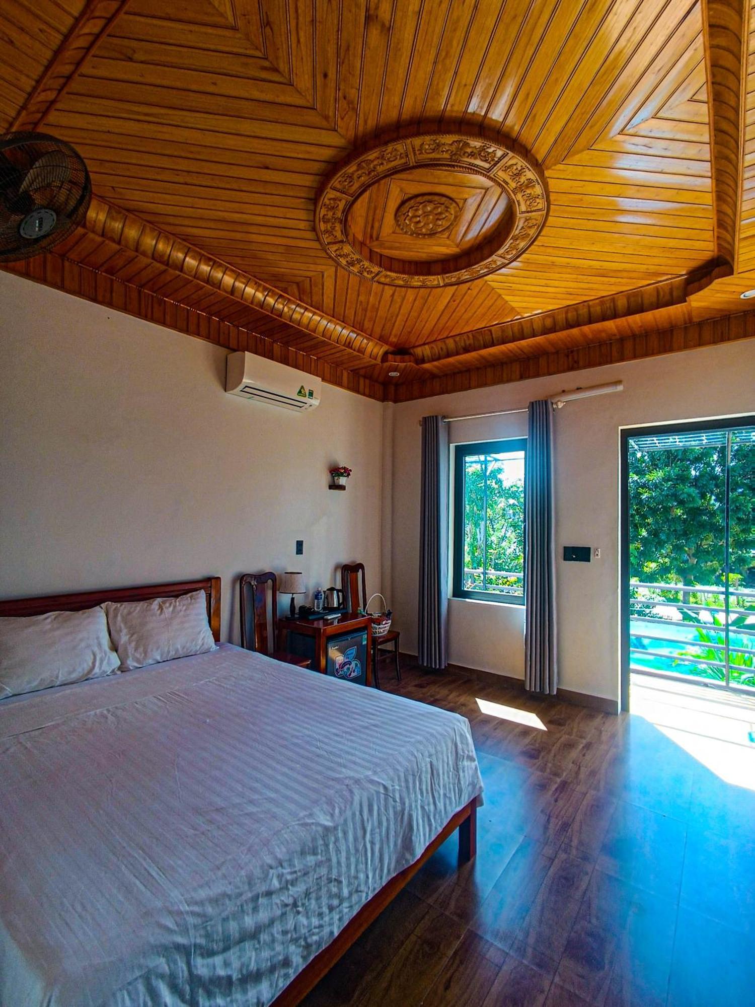Yolo Pool Bar Villas & Garden Restaurant Phong Nha Exterior foto