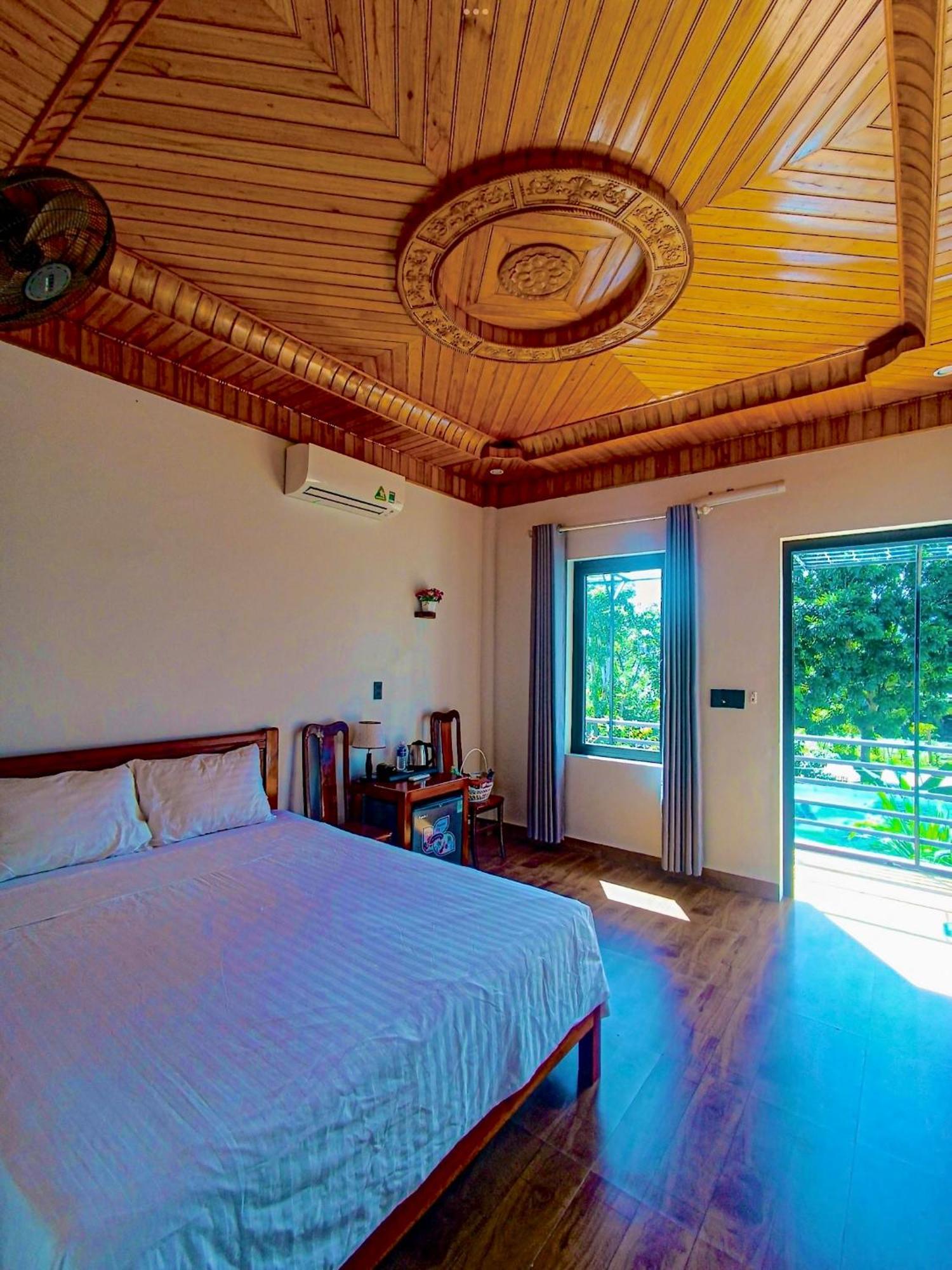 Yolo Pool Bar Villas & Garden Restaurant Phong Nha Exterior foto