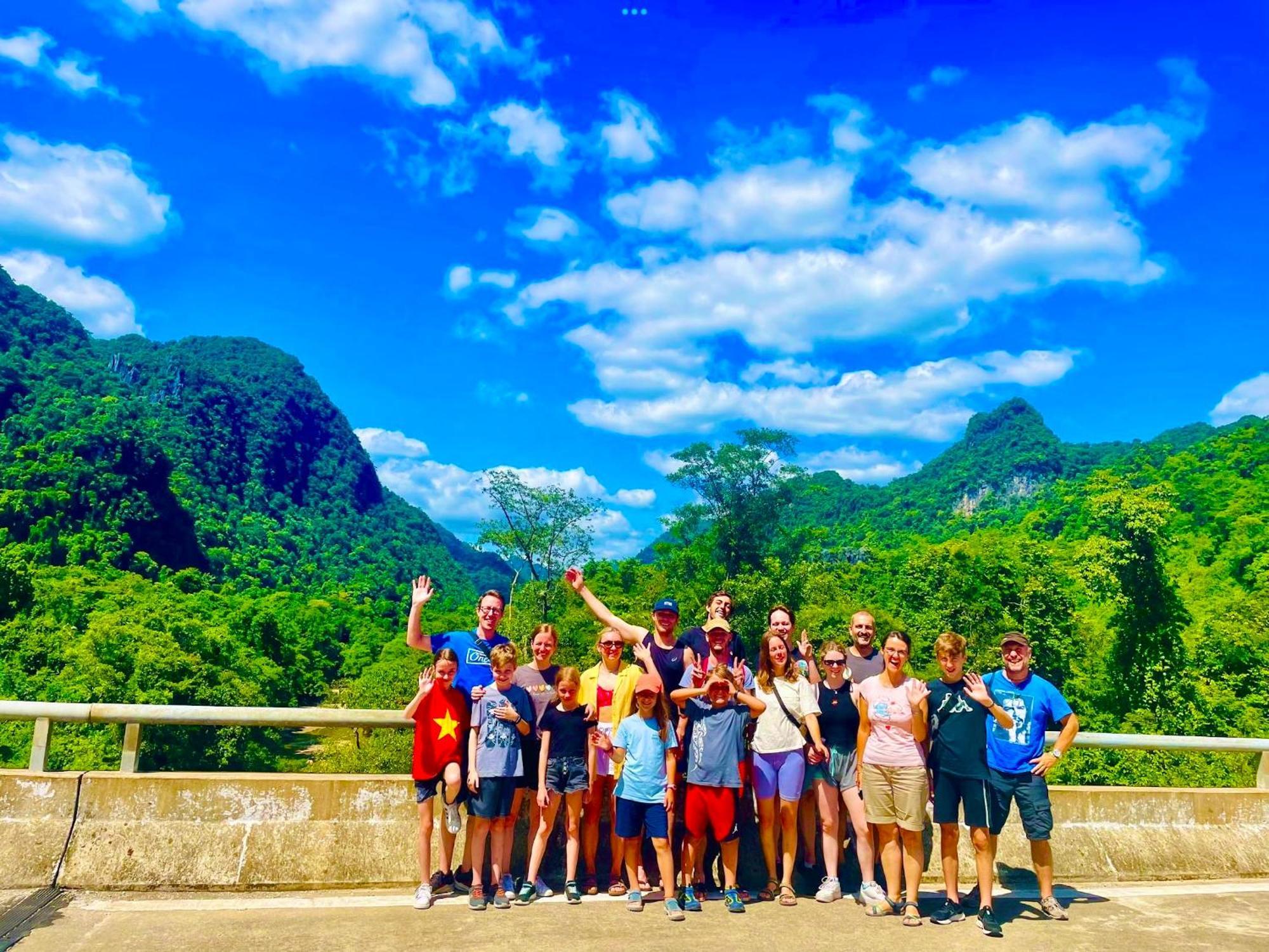 Yolo Pool Bar Villas & Garden Restaurant Phong Nha Exterior foto