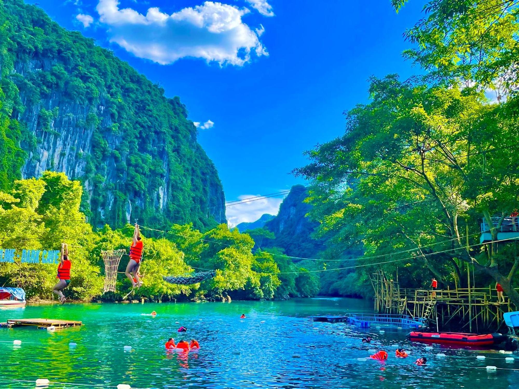 Yolo Pool Bar Villas & Garden Restaurant Phong Nha Exterior foto